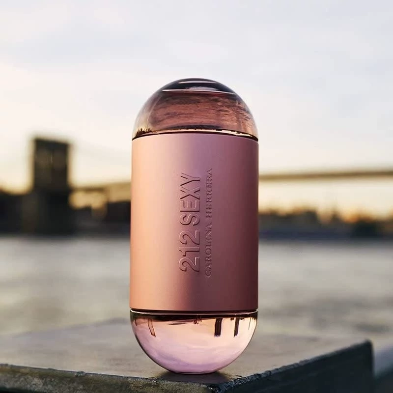 عطر کارولینا هررا 212 سیکس-ی یک گرم تضمینی Carolina Herrera 212 six-y اسانس اصل و خالص وارداتی فرانسه