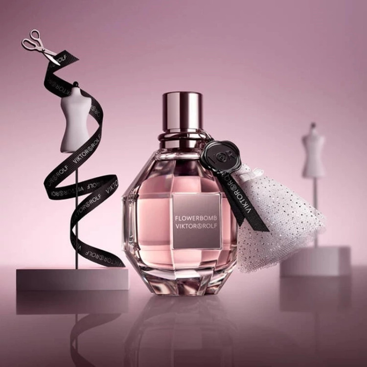 عطر ویکتور اند رولف فلاور بمب - یک گرم تضمینی Flowerbomb اسانس اصل و خالص با کیفیت عالی و ماندگاری بالا