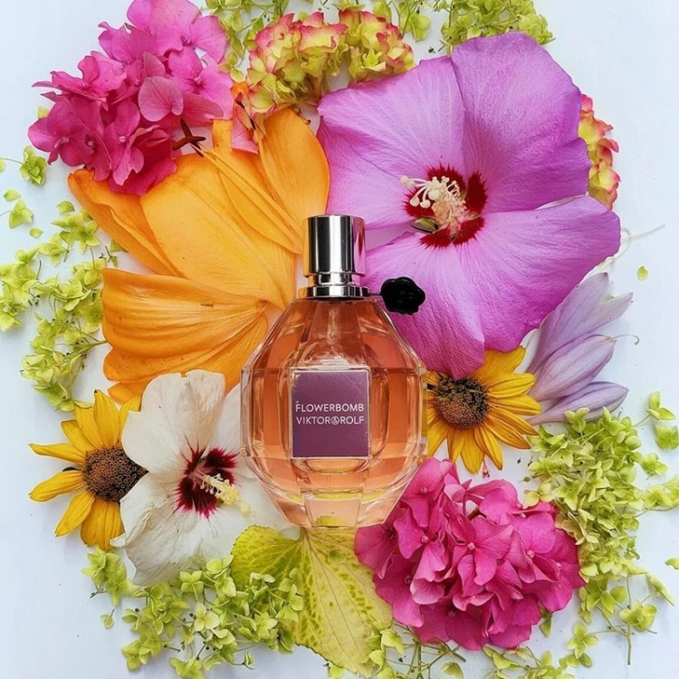 عطر ویکتور اند رولف فلاور بمب - یک گرم تضمینی Flowerbomb اسانس اصل و خالص با کیفیت عالی و ماندگاری بالا