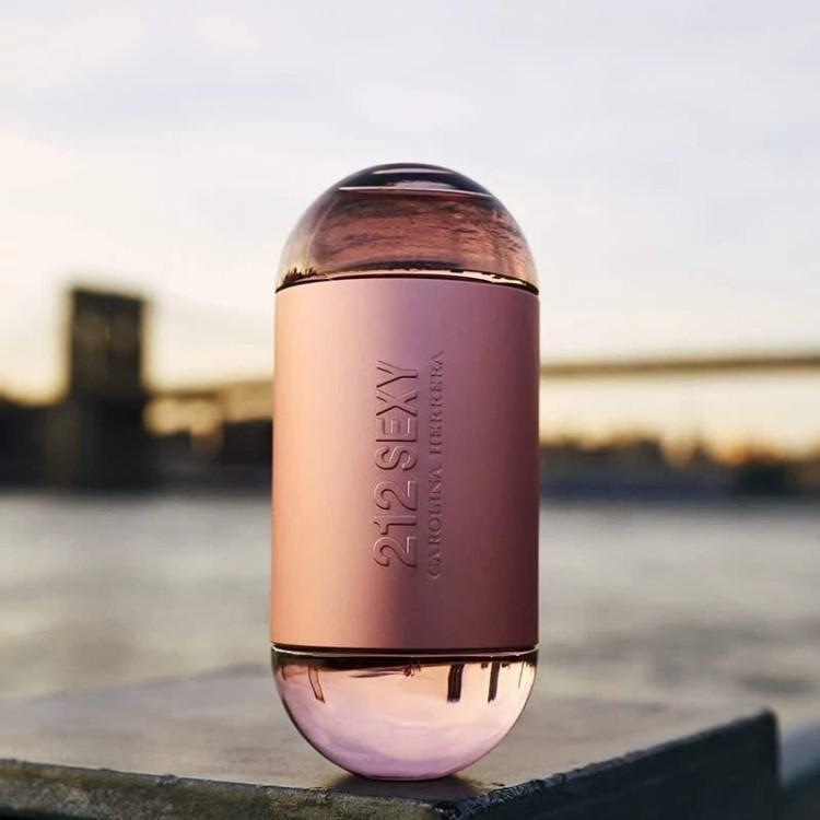 عطر کارولینا هررا 212 سیکس-ی یک گرم تضمینی Carolina Herrera 212 six-y اسانس اصل و خالص وارداتی فرانسه