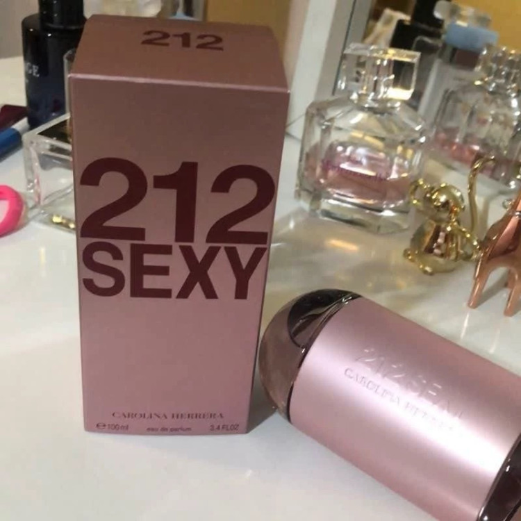 عطر کارولینا هررا 212 سیکس-ی یک گرم تضمینی Carolina Herrera 212 six-y اسانس اصل و خالص وارداتی فرانسه