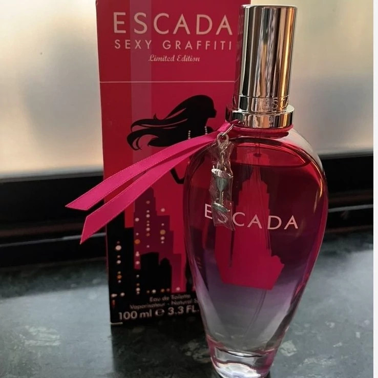 عطر اسکادا سیکس--ی گرافیتی Scada six--y graffiti اسانس اصل و خالص با کیفیت عالی وماندگاری بالا