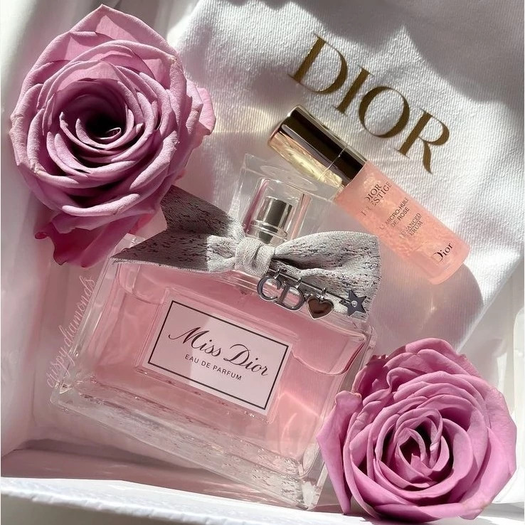 عطر میس دیور - یک گرم تضمینی Miss Dior اسانس اصل و خالص با کیفیت عالی و ماندگاری بالا