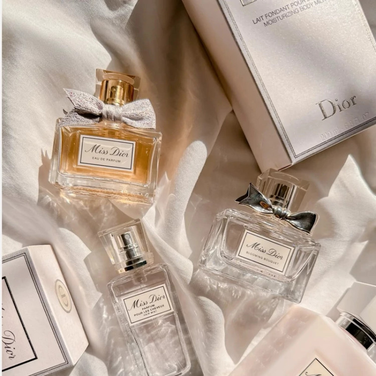 عطر میس دیور - یک گرم تضمینی Miss Dior اسانس اصل و خالص با کیفیت عالی و ماندگاری بالا