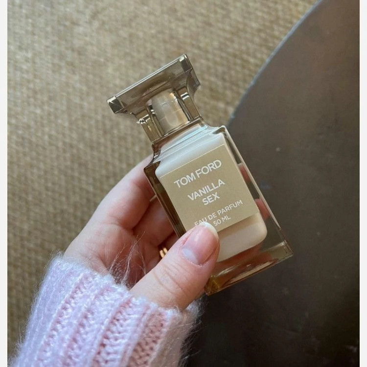 عطر تامفورد وانیلا سیکس - یک گرم تضمینی TomFord Vanilla Six اسانس اصل و خالص با کیفیت و ماندگاری فوق العاده