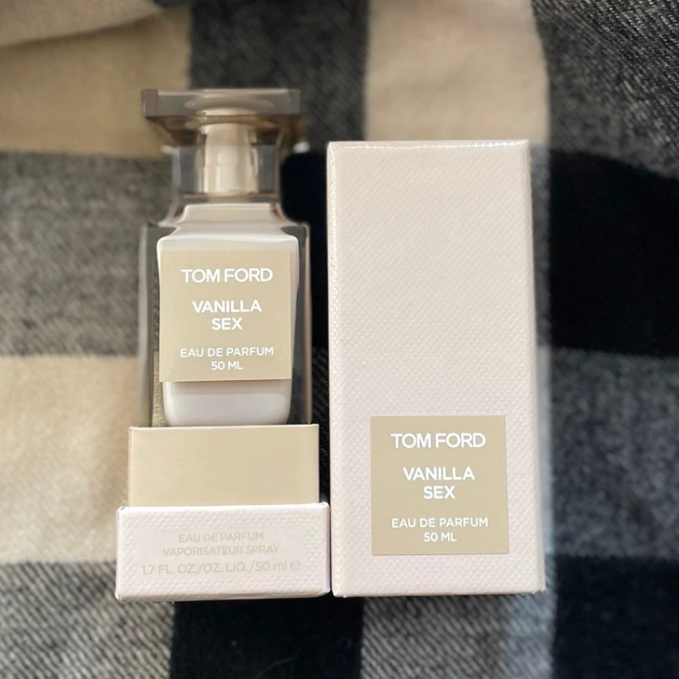 عطر تامفورد وانیلا سیکس - یک گرم تضمینی TomFord Vanilla Six اسانس اصل و خالص با کیفیت و ماندگاری فوق العاده