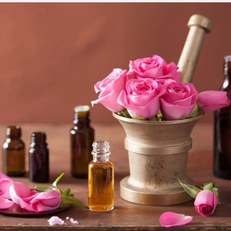عطر محمدی (عطر غنچه) اسانس اصل و خالص به صورت گرمی با کیفیت و ماندگاری فوق العاده بالا ( آرامش بخش و ضد استرس )