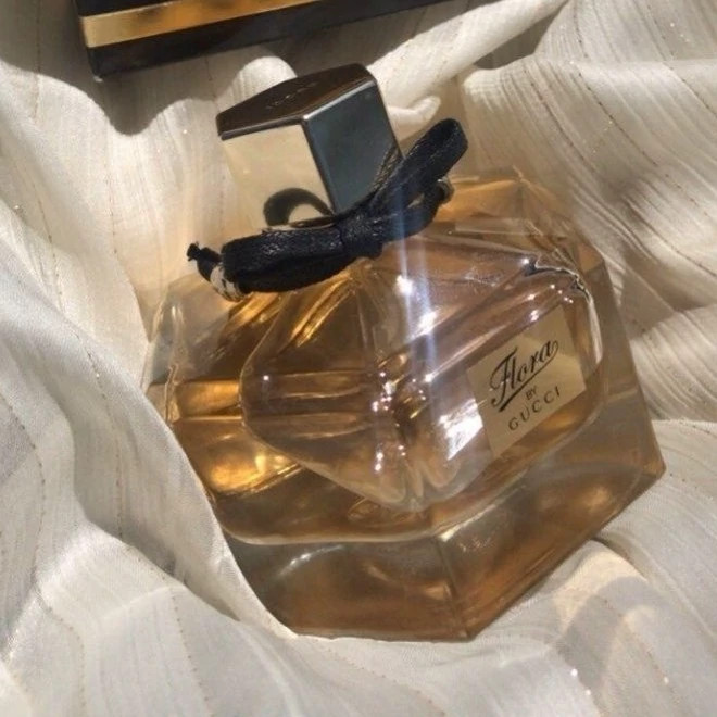عطر گوچی فلورا - یک گرم تضمینی Gucci Flora اسانس اصل و خالص با کیفیت و ماندگاری فوق العاده