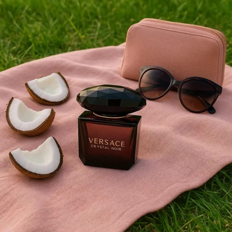 عطر ورساچه کریستال نویر - یک گرم تضمینی Versace Crystal Noir اسانس اصل و خالص با کیفیت عالی و ماندگاری بالا