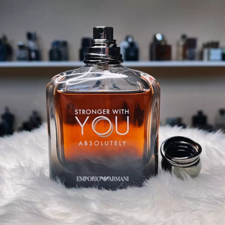 عطر استرانگر ویت یو ابسولوتلی - یک گرم تضمینی Stronger With You Absolutely اسانس اصل و خالص با کیفیت و ماندگاری عالی