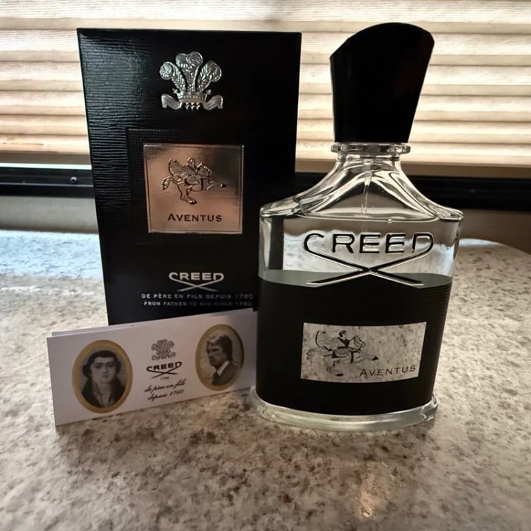 عطر کرید اونتوس - یک گرم تضمینی Creed Aventus اسانس اصل و خالص ژیوادان با کیفیت عالی و ماندگاری بالا