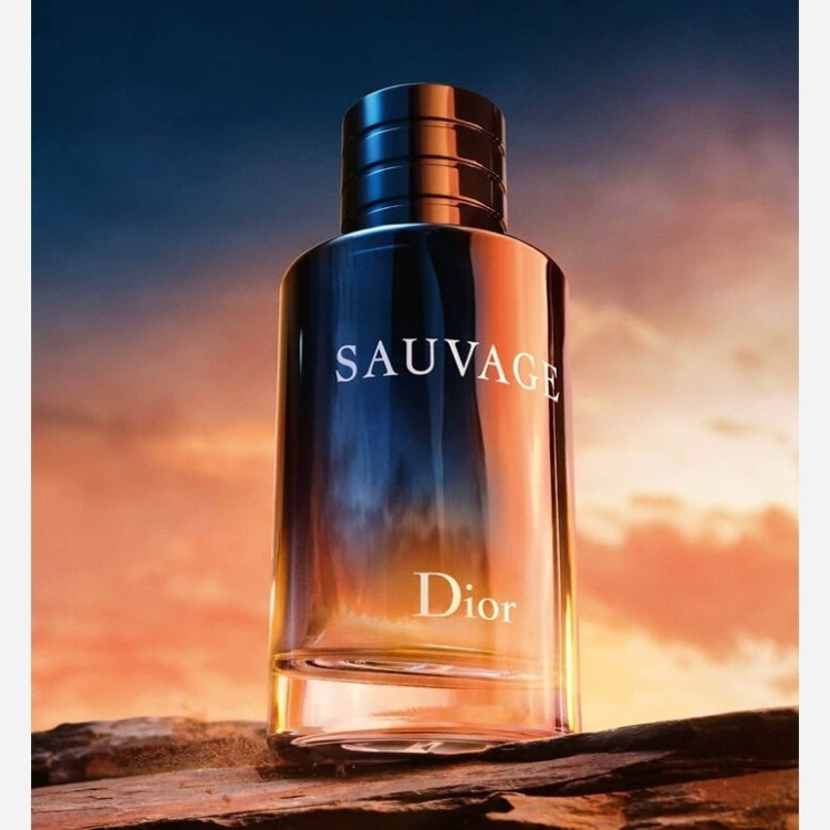 عطر دیور ساواج Dior SAUVAGE اسانس اصل و خالص به صورت گرمی با کیفیت فوق العاده و ماندگاری بالا