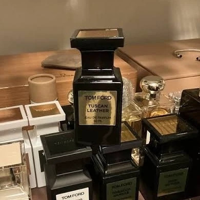 عطر تام فورد توسکان لدر - یک گرم تضمینی Tomford Tuscan Leather اسانس اصل و خالص با کیفیت عالی و ماندگاری بالا