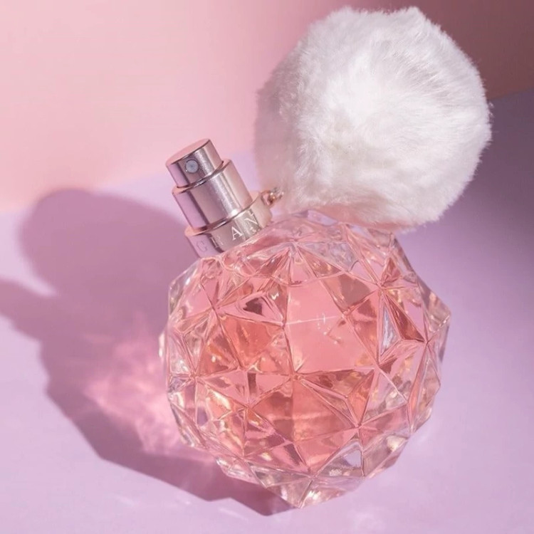 عطر آری از آریانا گراند - یک گرم تضمینی Ariana Grande Ari اسانس اصل و خالص با کیفیت فوق العاده و ماندگاری بالا
