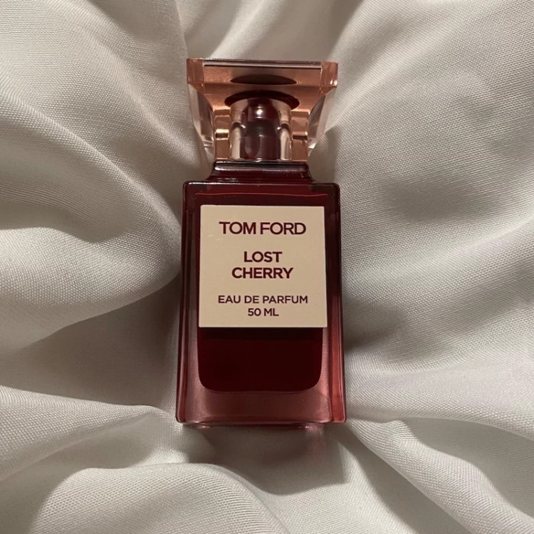 عطر تام فورد لاست چری - یک گرم تضمینی Tomford Lost Cherry اسانس اصل و خالص با کیفیت عالی و ماندگاری بالا
