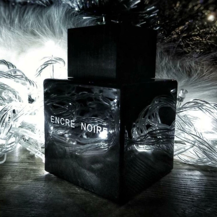 عطر لالیک انکر نویر - یک گرم تضمینی Lalique Encre Noir اسانس اصل و خالص با کیفیت و ماندگاری بالا