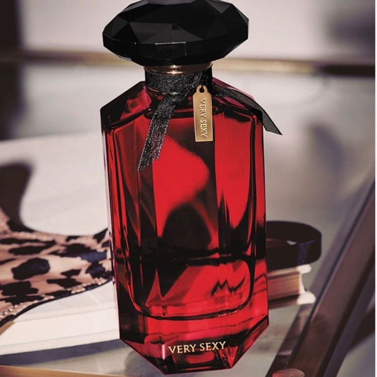 عطر وری سک3ی - یک گرم تضمینی Victoria secret very sek3y اسانس اصل و خالص با کیفیت عالی و ماندگاری بالا