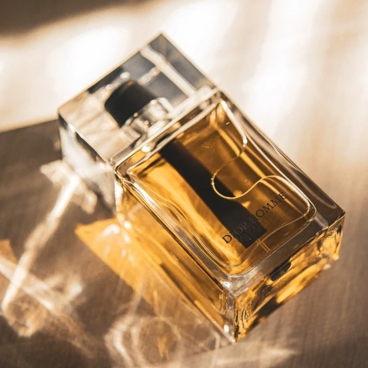 عطر دیور هوم اینتنس - یک گرم تضمینی Dior Homme Intense اسانس اصل و خالص با کیفیت عالی و ماندگاری چندین روزه