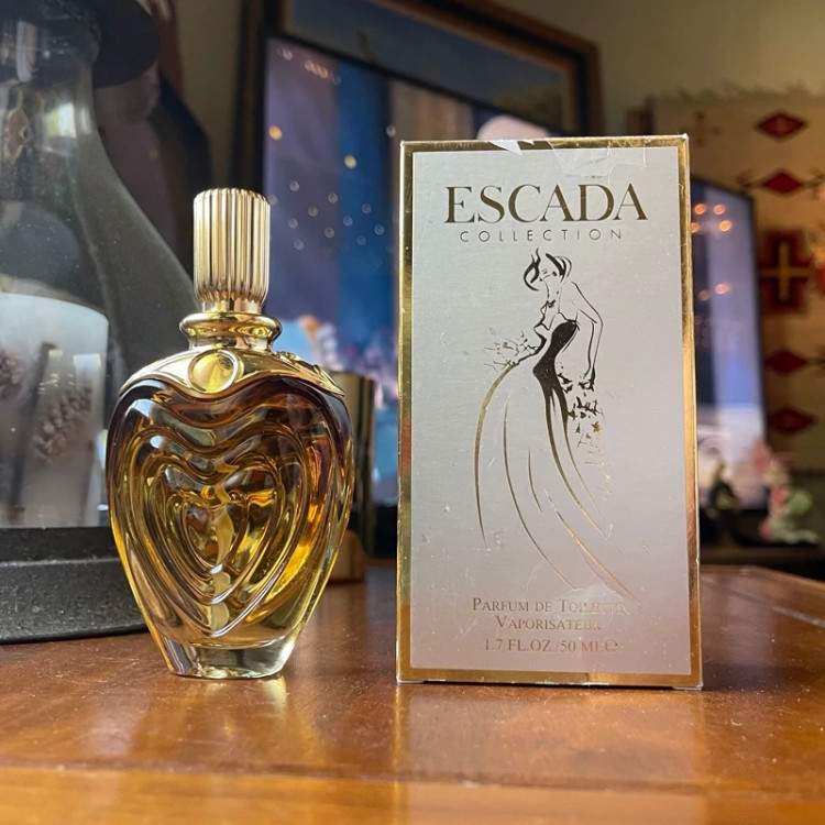 عطر اسکادا کالکشن - یک گرم تضمینی Escada Collection اسانس اصل و خالص با کیفیت عالی و ماندگاری بالا